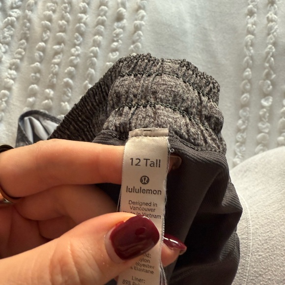 Lululemon hotty hot shorts, size 12 tall - Picture 1 of 3